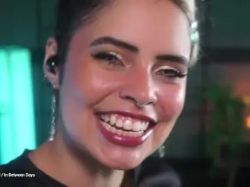 Alessa-Goreng  live sex cam