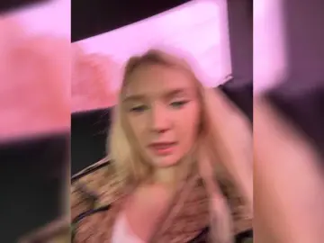 AmmyAlexInPublic  live sex cam