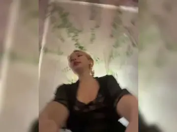 AmmyAlexInPublic  live sex cam