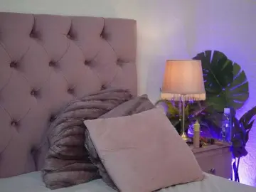 CarinaFoxy  live sex cam