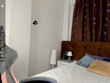 Elly-B1oom  live sex cam