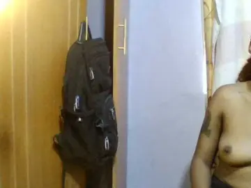 Pretty-lolah  live sex cam