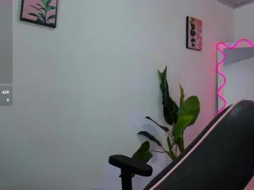 Sharlot-tay  live sex cam