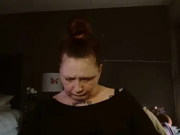 Adelaideskyy  live sex cam