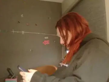 Adelaideskyy  live sex cam