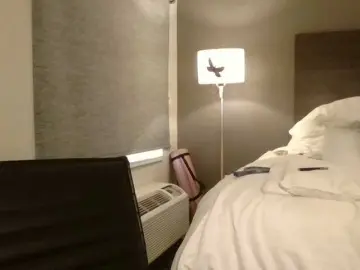 Adelaideskyy  live sex cam