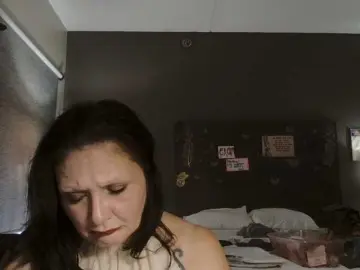 Adelaideskyy  live sex cam