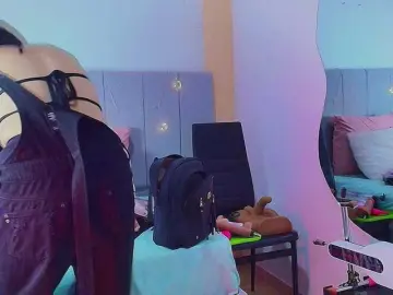 LiaaGenner  live sex cam