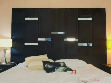 Lilith-rouse  live sex cam
