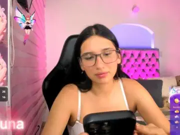 Luniverse  live sex cam