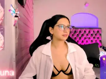 Luniverse  live sex cam