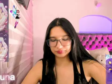 Luniverse  live sex cam