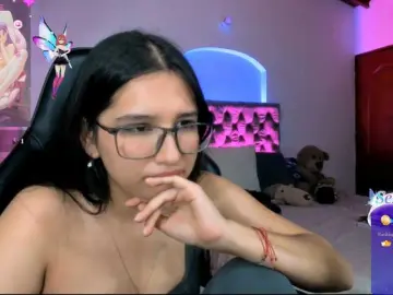 Luniverse  live sex cam