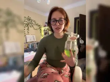 Your-lily  live sex cam