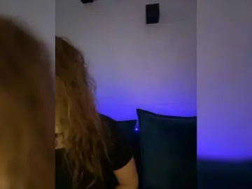 WILDGIRL  live sex cam