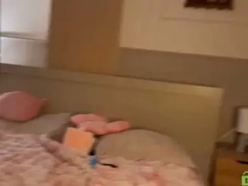 LizzyMeoww  live sex cam