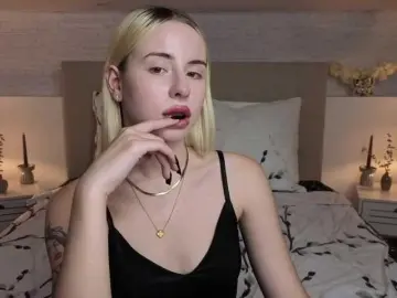 Bella-crazyy  live sex cam