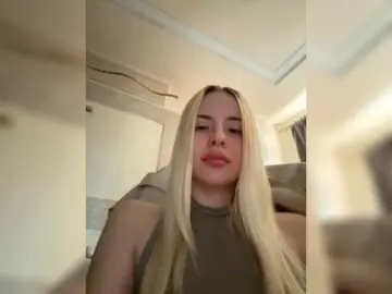 Bella-crazyy  live sex cam