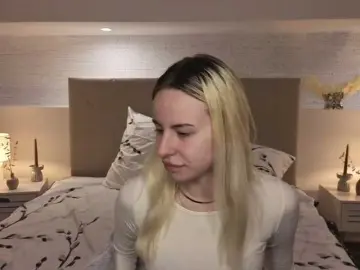 Bella-crazyy  live sex cam