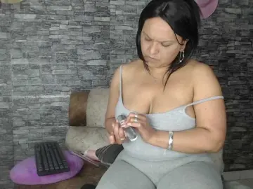 Danna-Paolaa  live sex cam