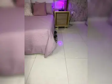 LunaRoussel  live sex cam