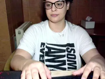 MoniqQuuen  live sex cam