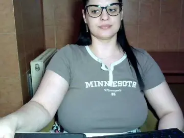 MoniqQuuen  live sex cam