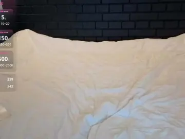 VikkiMikki  live sex cam