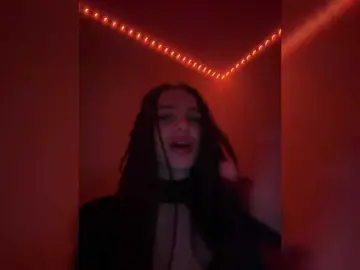 Ember-7  live sex cam