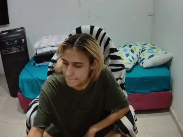 Laurishyness  live sex cam