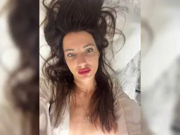 Lindseya  live sex cam