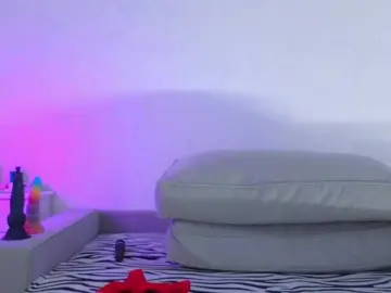 Lovememoreamore  live sex cam