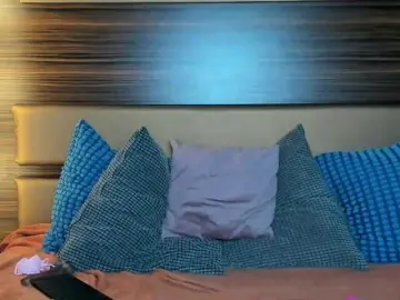 EmilyEclair  live sex cam