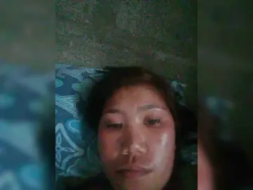 JuicyKittie  live sex cam