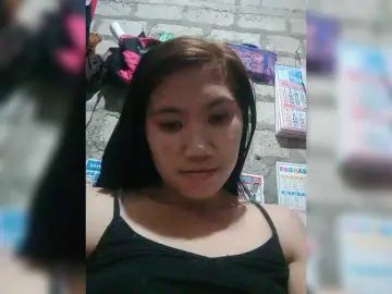 JuicyKittie  live sex cam