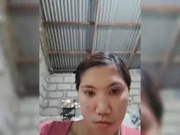 JuicyKittie  live sex cam