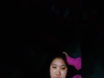 JuicyKittie  live sex cam