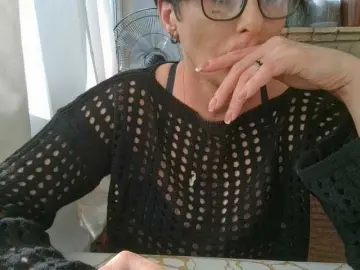 Paranoik999  live sex cam