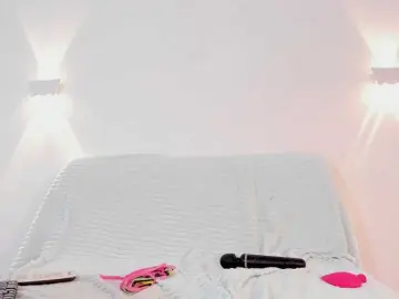 Camilathomsson  live sex cam