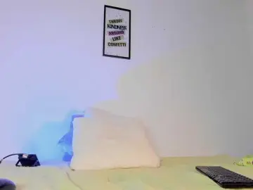 Camilathomsson  live sex cam