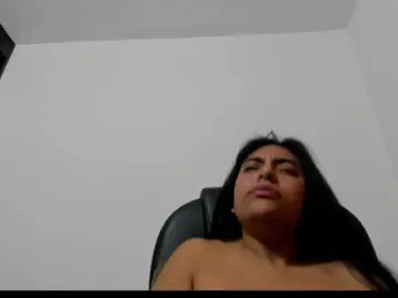 Emily118  live sex cam
