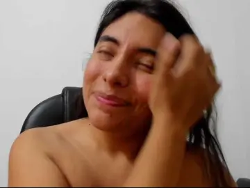 Emily118  live sex cam