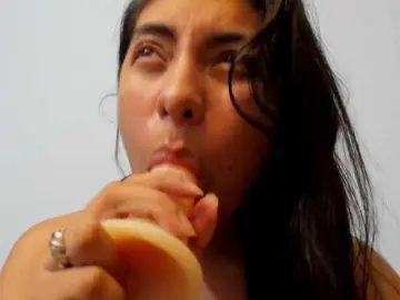 Emily118  live sex cam