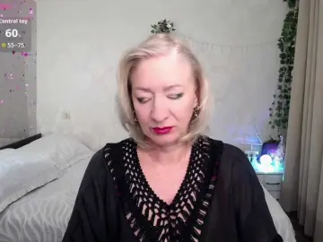 Hunters-woman  live sex cam