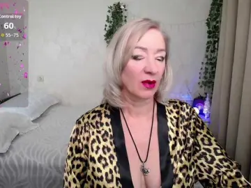 Hunters-woman  live sex cam