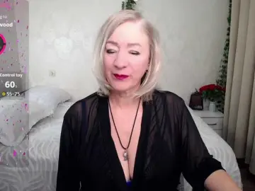 Hunters-woman  live sex cam