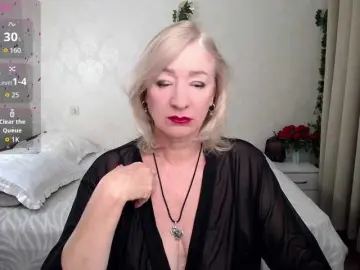 Hunters-woman  live sex cam