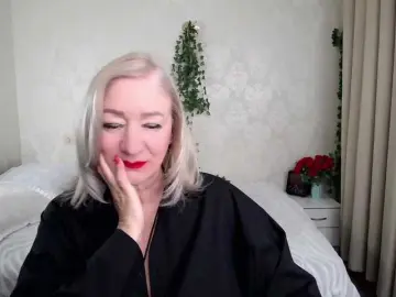 Hunters-woman  live sex cam