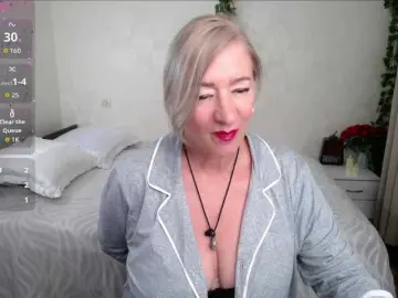 Hunters-woman  live sex cam