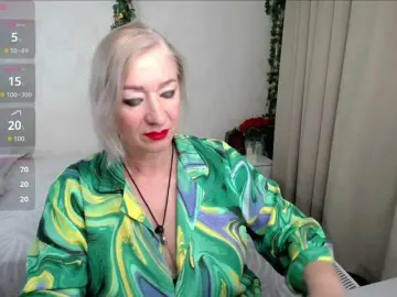 Hunters-woman  live sex cam
